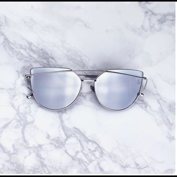 🌹New🌹Silver Mirrored Sunglasses - Picture 6 of 6